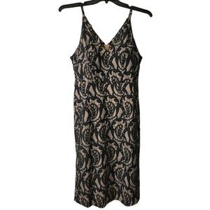 Sheā+āSkyāScallopedāV-NeckāFormalāDress